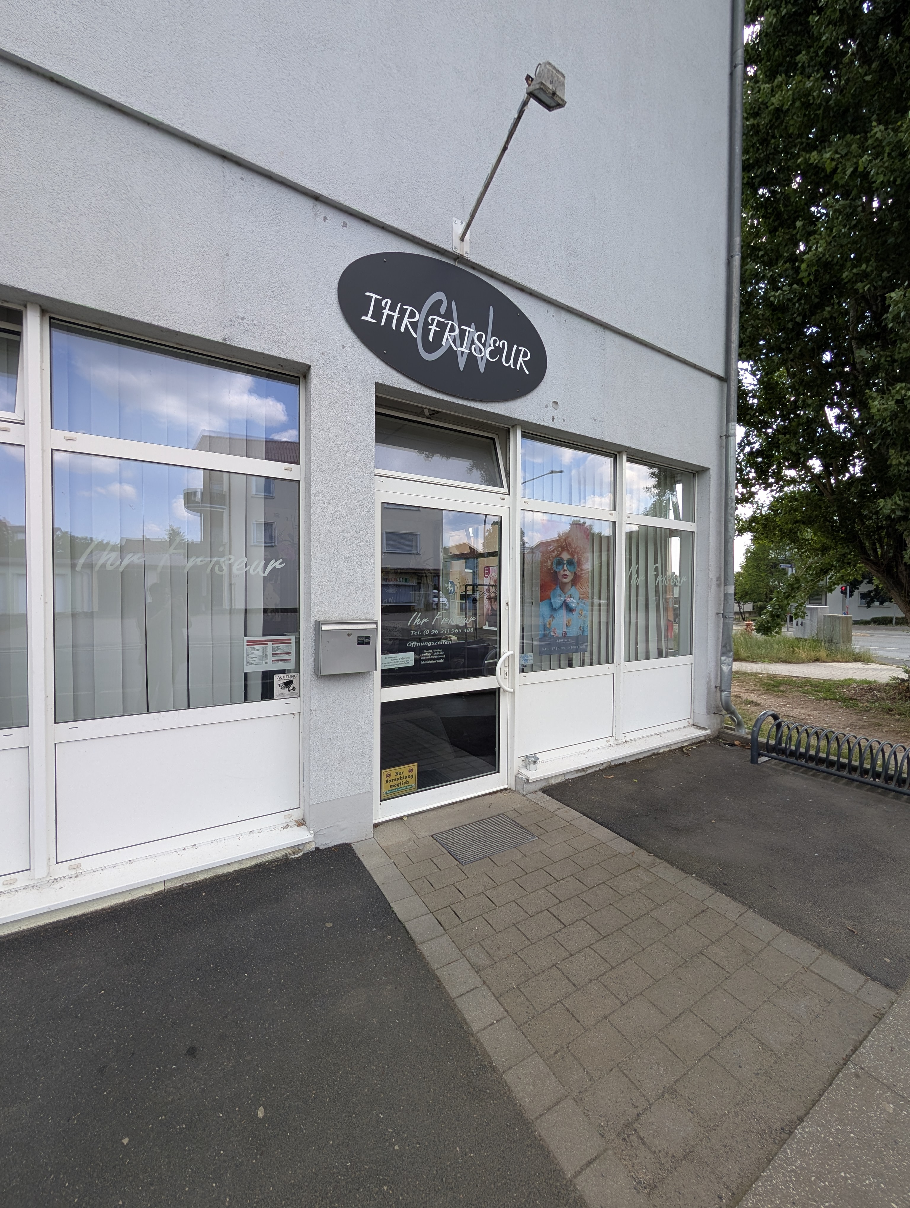 Außenansicht von C. W. Ihr Friseur