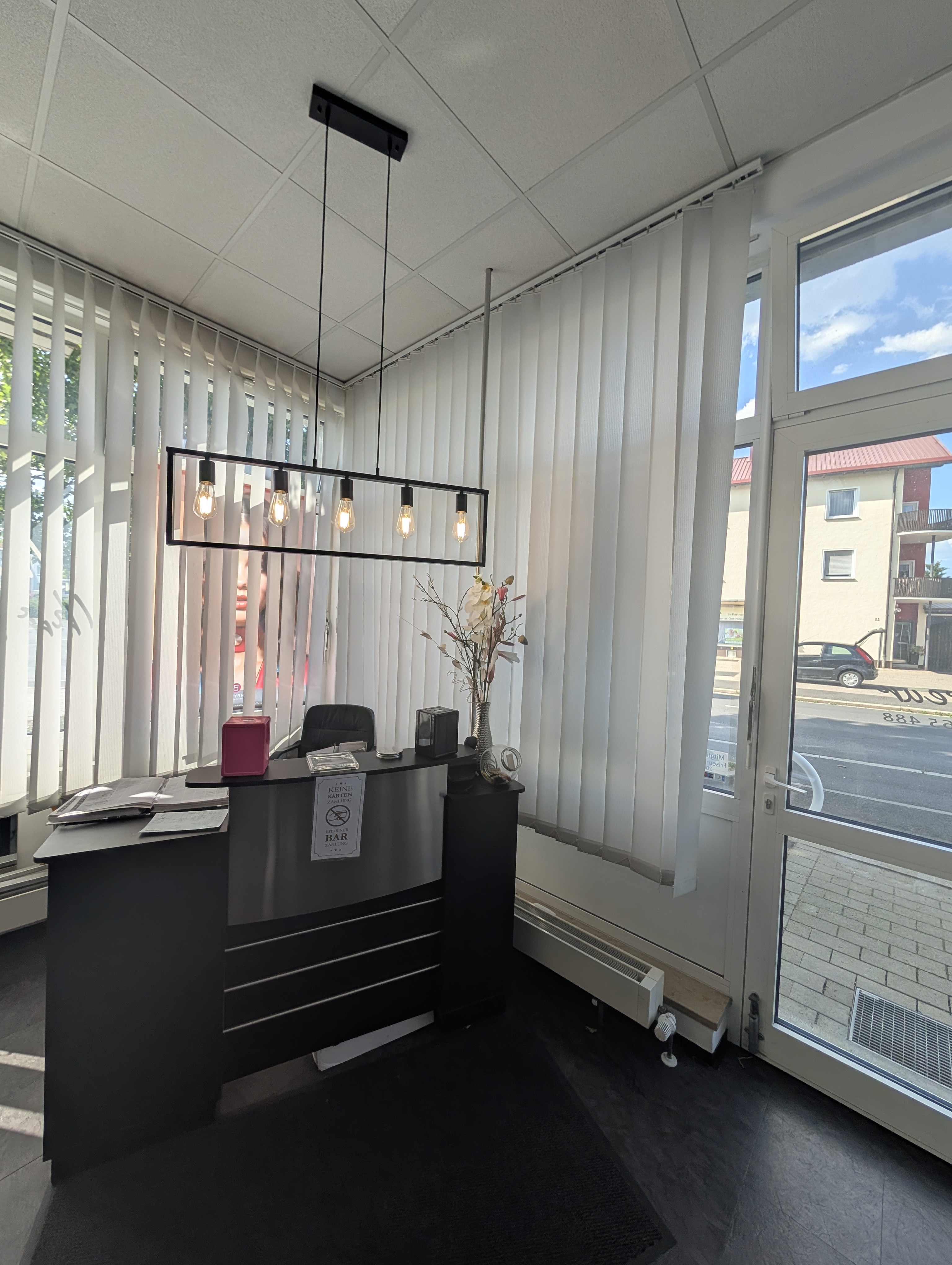 Empfang und Kassenbereich im Salon